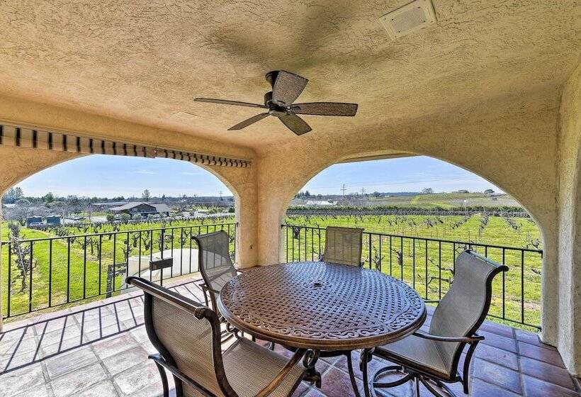 Working Vineyard & Private Pool: Villa In Plymouth