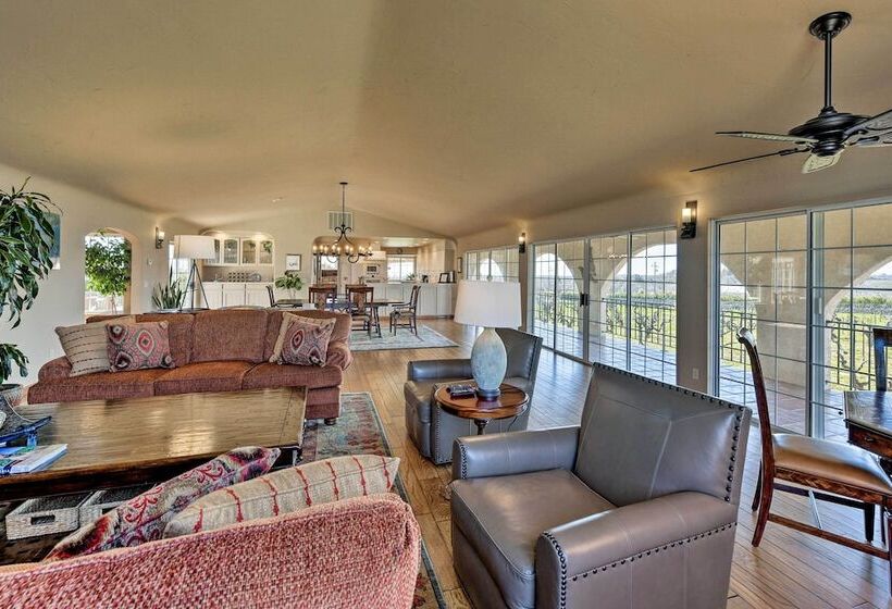 Working Vineyard & Private Pool: Villa In Plymouth