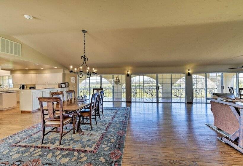 Working Vineyard & Private Pool: Villa In Plymouth