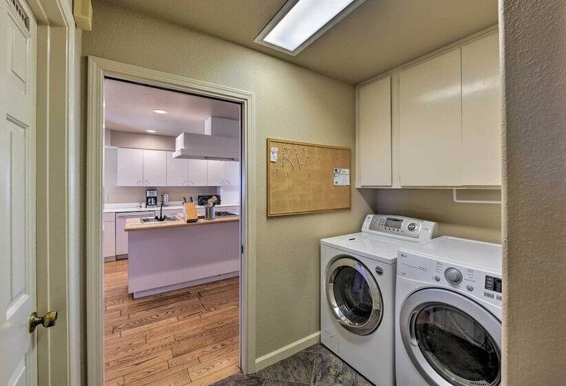 Working Vineyard & Private Pool: Villa In Plymouth