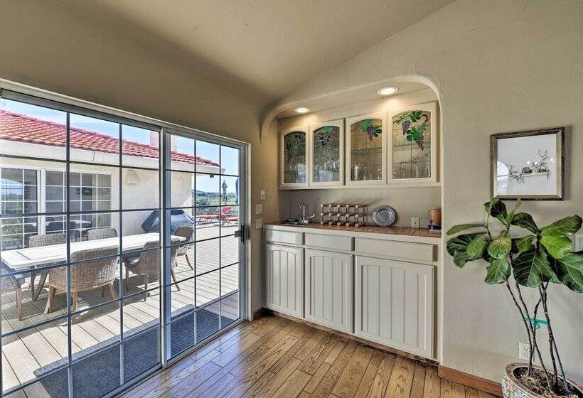 Working Vineyard & Private Pool: Villa In Plymouth