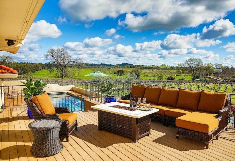 Working Vineyard & Private Pool: Villa In Plymouth