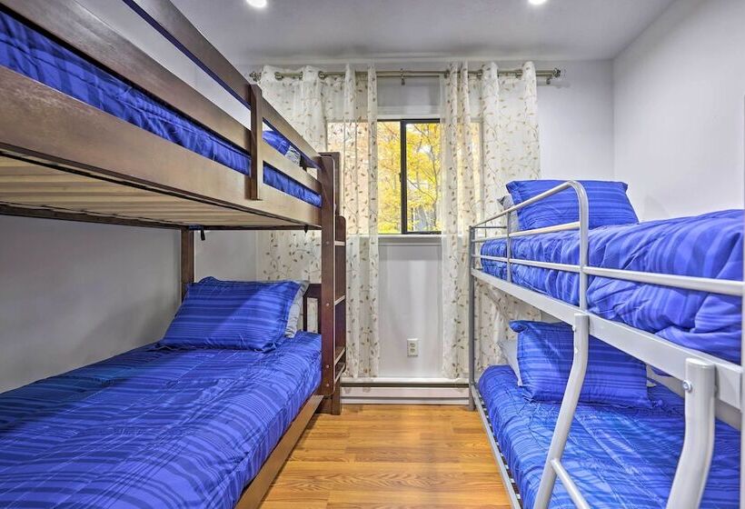 Poconos Retreat W/ Hot Tub, Balcony & Pool Access!