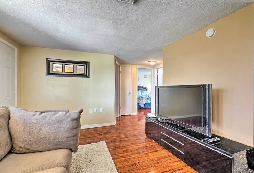 Family Home W/ Lanai & Yard In Port Richey!