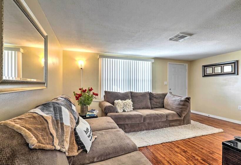 Family Home W/ Lanai & Yard In Port Richey!