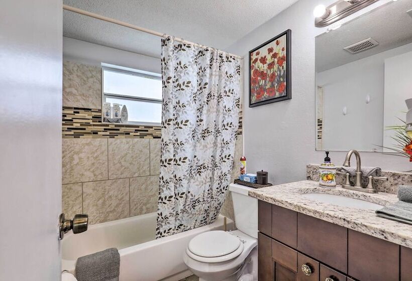 Family Home W/ Lanai & Yard In Port Richey!