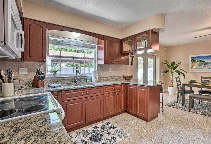 Poseidon S Place ~ 1 Mi To Bucs Stadium!