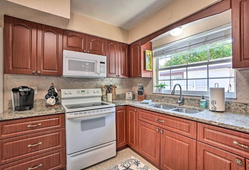 Poseidon S Place ~ 1 Mi To Bucs Stadium!