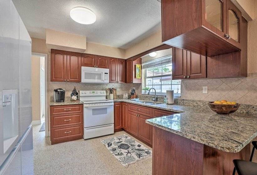 Poseidon S Place ~ 1 Mi To Bucs Stadium!