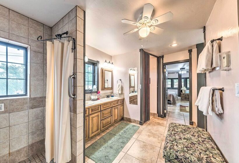 Casa Ruidoso Cabin: Hot Tub, Views & Pool Table!
