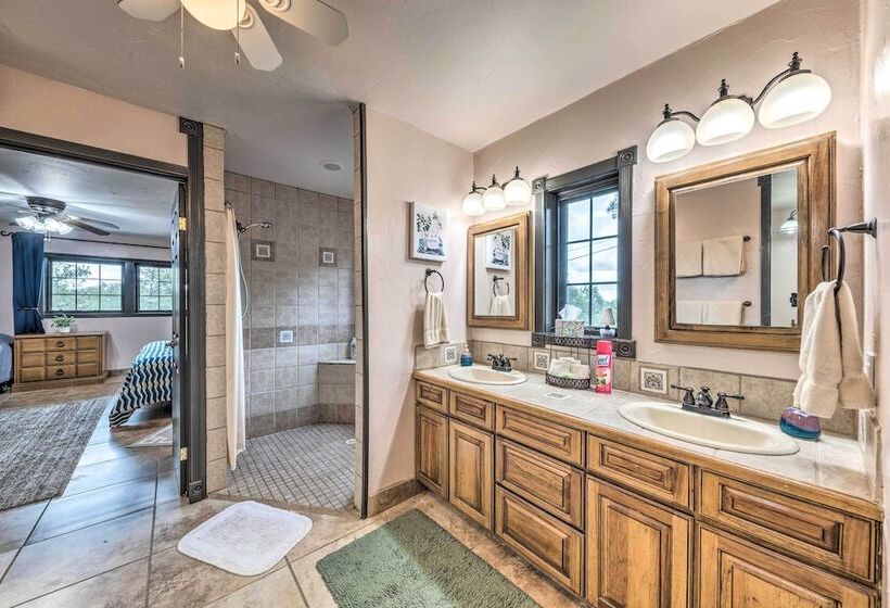 Casa Ruidoso Cabin: Hot Tub, Views & Pool Table!