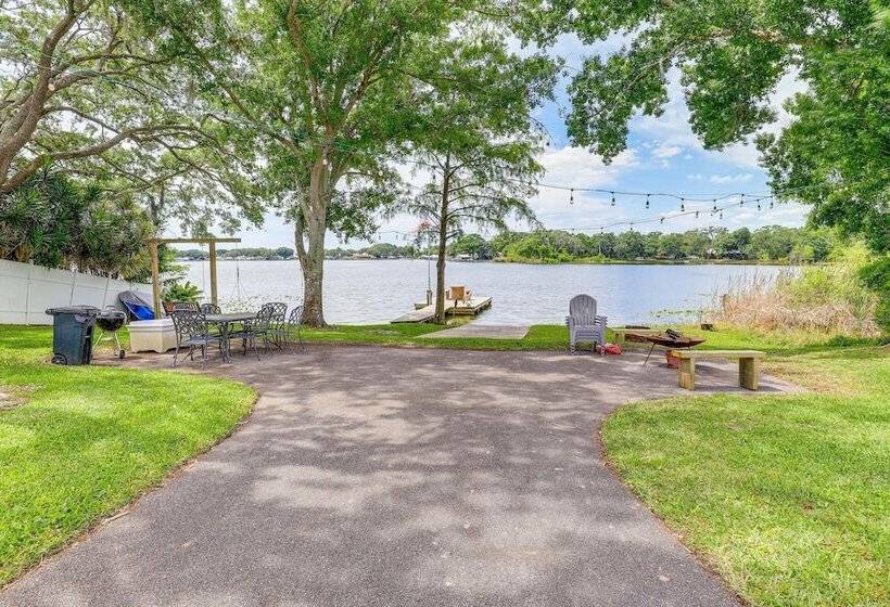 Private & Picturesque Escape On Lake Henry!