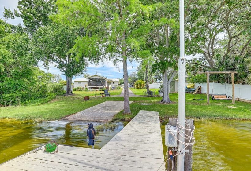 Private & Picturesque Escape On Lake Henry!