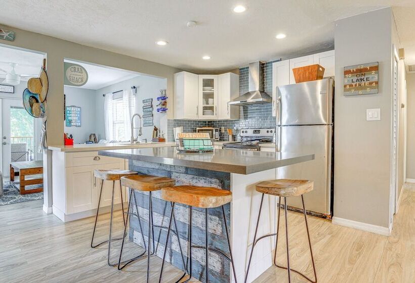 Private & Picturesque Escape On Lake Henry!