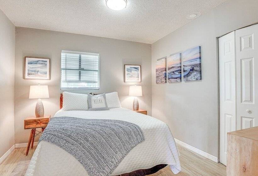 Private & Picturesque Escape On Lake Henry!