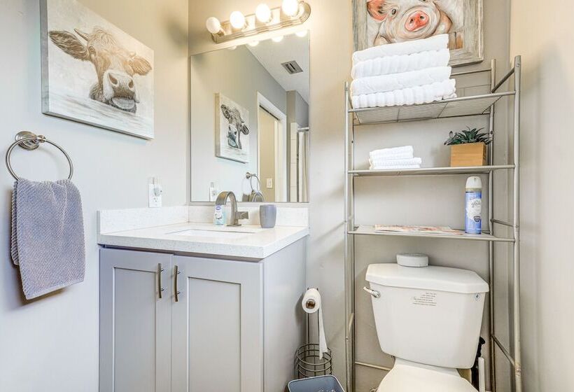 Private & Picturesque Escape On Lake Henry!