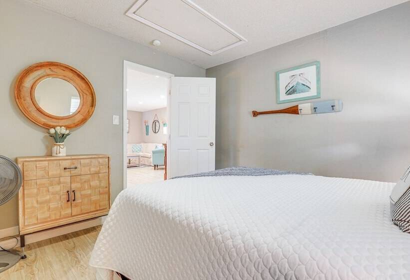 Private & Picturesque Escape On Lake Henry!