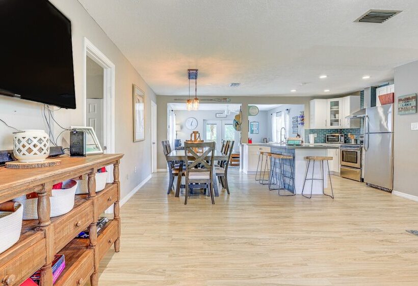 Private & Picturesque Escape On Lake Henry!