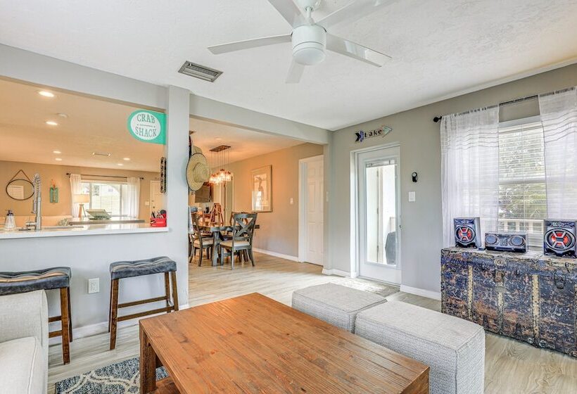 Private & Picturesque Escape On Lake Henry!