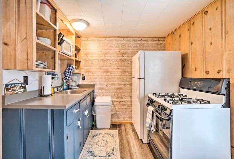 Quaint Table Rock Lake Hideout W/ Pool Access