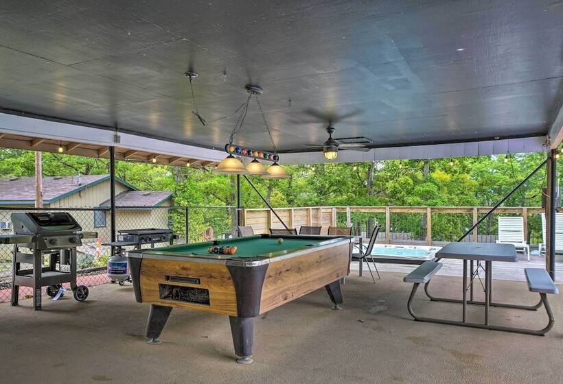 Quaint Table Rock Lake Hideout W/ Pool Access
