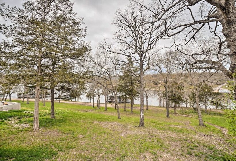 Quaint Table Rock Lake Hideout W/ Pool Access