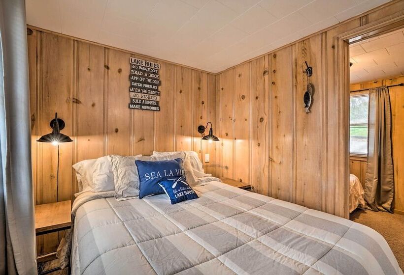 Quaint Table Rock Lake Hideout W/ Pool Access