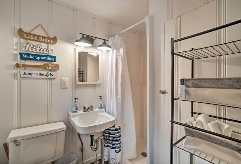 Quaint Table Rock Lake Hideout W/ Pool Access