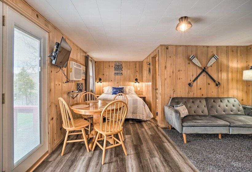 Quaint Table Rock Lake Hideout W/ Pool Access