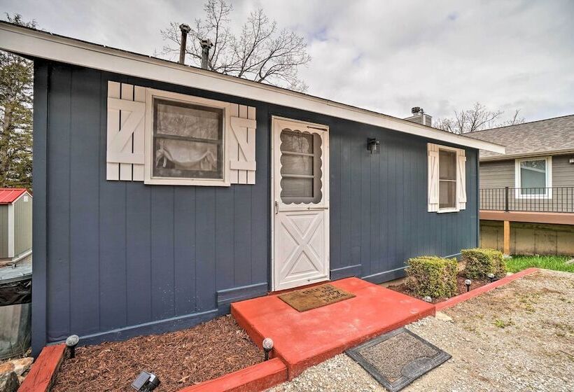 Quaint Table Rock Lake Hideout W/ Pool Access