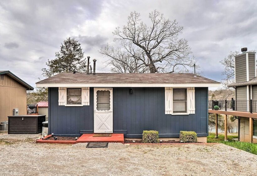 Quaint Table Rock Lake Hideout W/ Pool Access