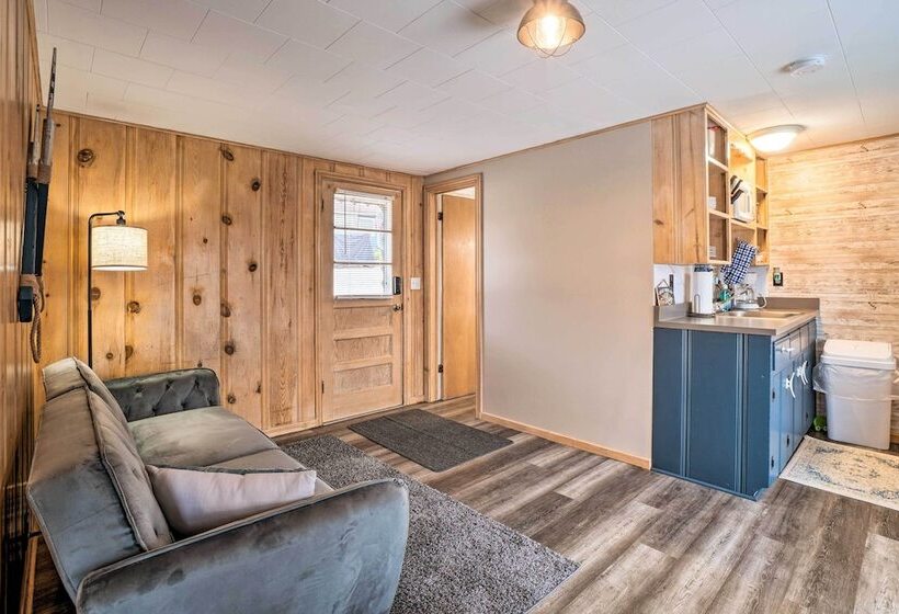 Quaint Table Rock Lake Hideout W/ Pool Access