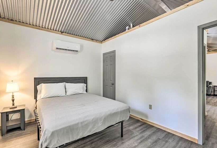 Quaint Tallassee Cabin: Stone Creek On Site!