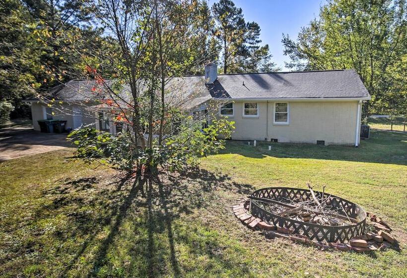 Quiet Columbia Home W/ Fire Pit & Pool Table!