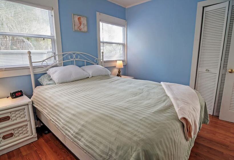 Quiet Cottage < 1/2 Mi To Gulf Coast & Boardwalk!