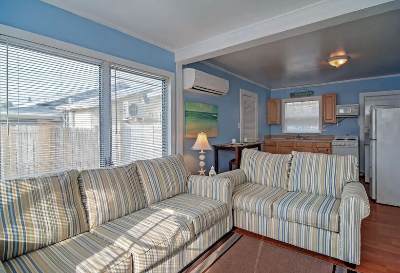 Quiet Cottage < 1/2 Mi To Gulf Coast & Boardwalk!