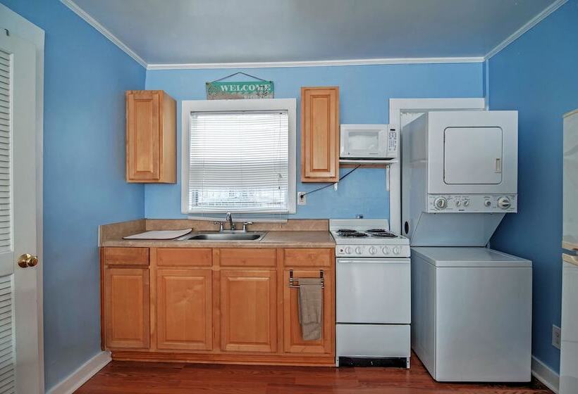 Quiet Cottage < 1/2 Mi To Gulf Coast & Boardwalk!