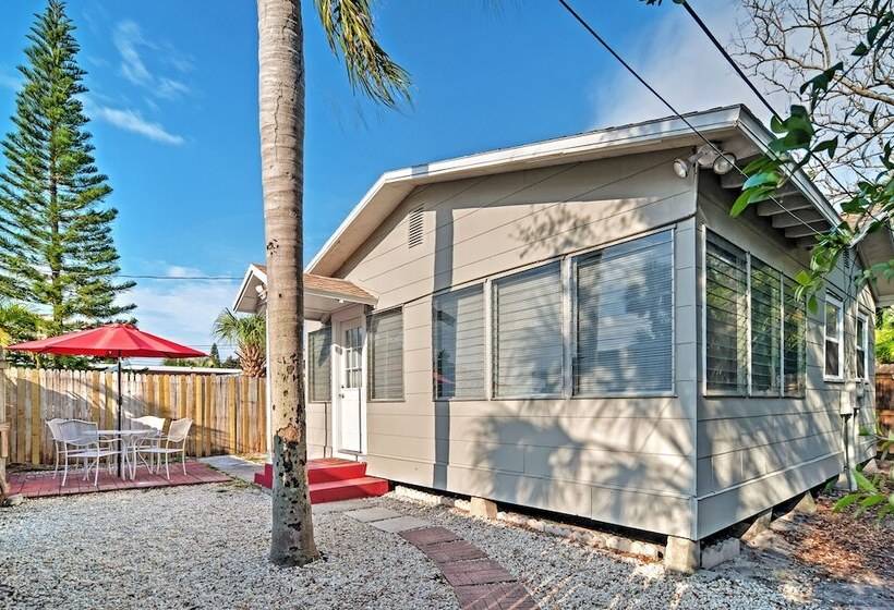 Quiet Cottage < 1/2 Mi To Gulf Coast & Boardwalk!