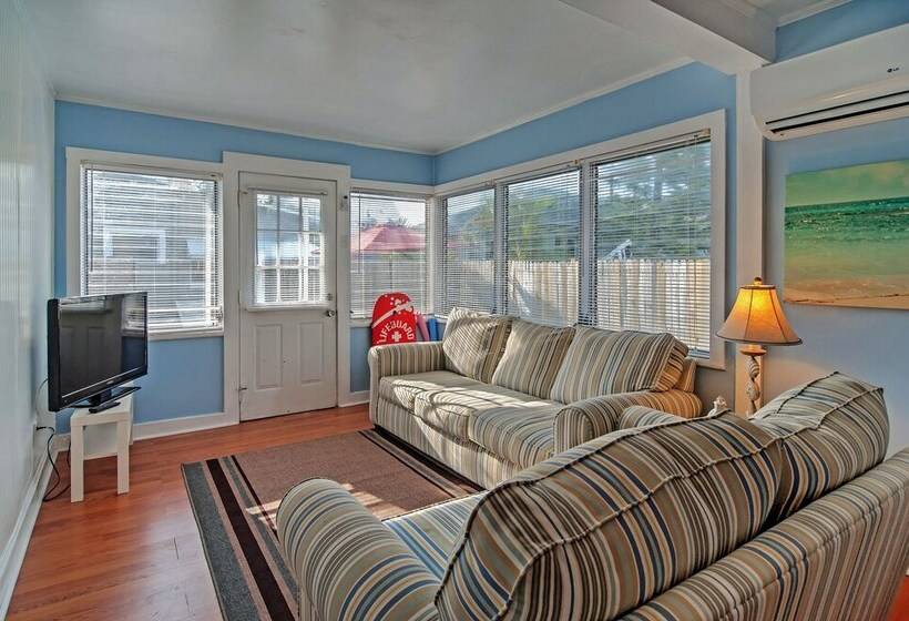 Quiet Cottage < 1/2 Mi To Gulf Coast & Boardwalk!