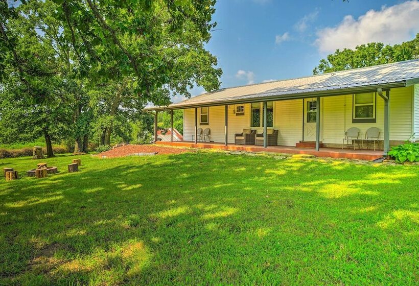 Quiet Country Home In Ava With Chic Interior!