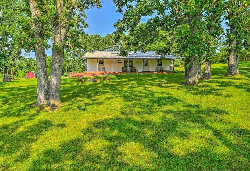 Quiet Country Home In Ava With Chic Interior!