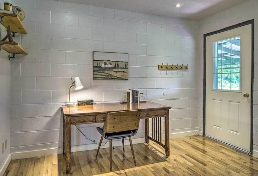 Quiet Country Home In Ava With Chic Interior!