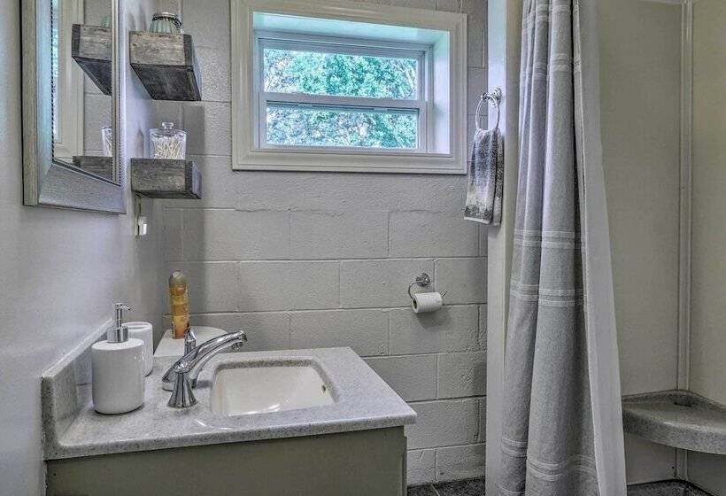 Quiet Country Home In Ava With Chic Interior!