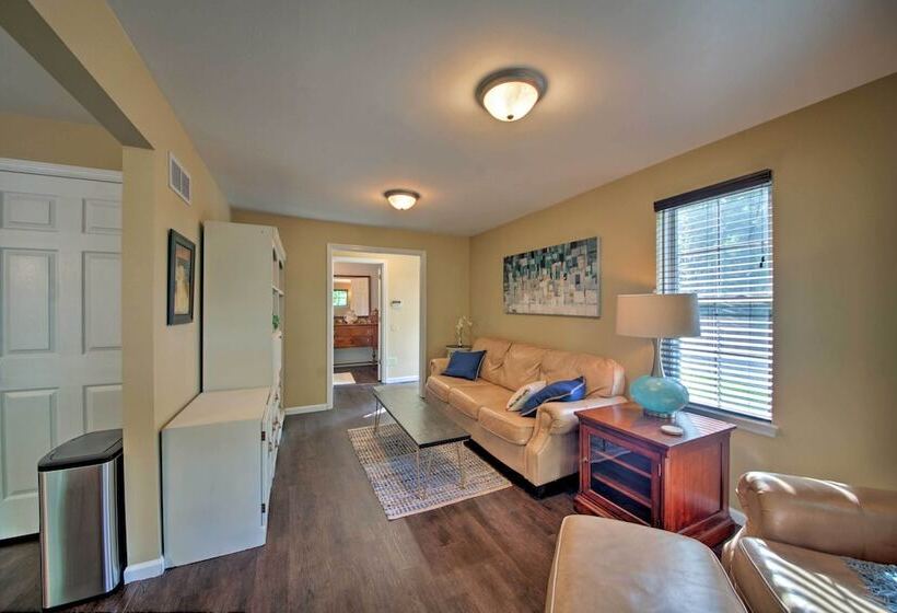 Quiet St Charles Cottage W/ Patio & 4 Acres