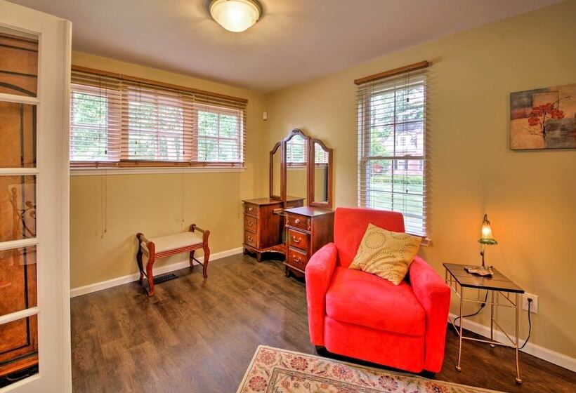 Quiet St Charles Cottage W/ Patio & 4 Acres