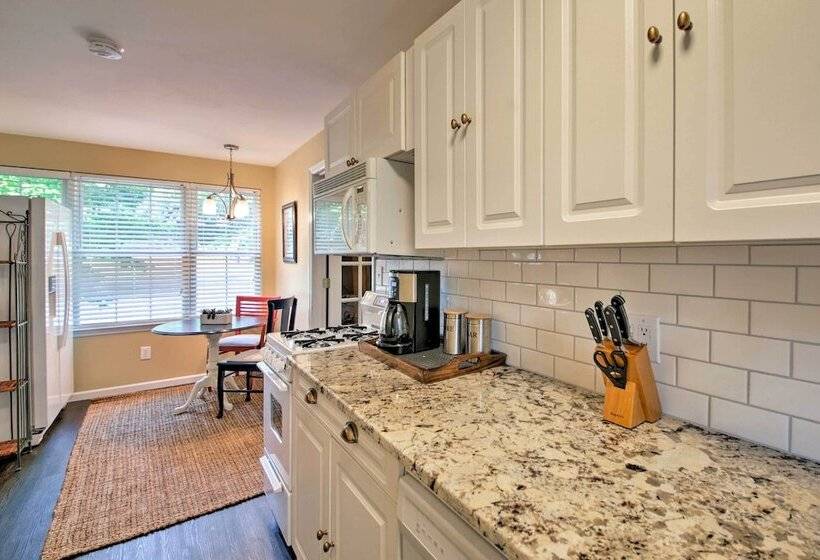 Quiet St Charles Cottage W/ Patio & 4 Acres