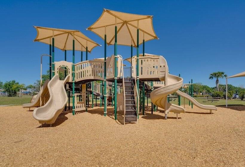 Lake View Escape W/ Lanai In Kissimmee!