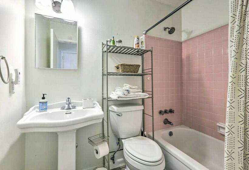 Relaxing Tallahassee Oasis W/ Lanai + Pool!