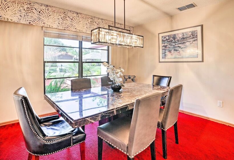 Relaxing Tampa Abode W/ Screened Lanai & Pool