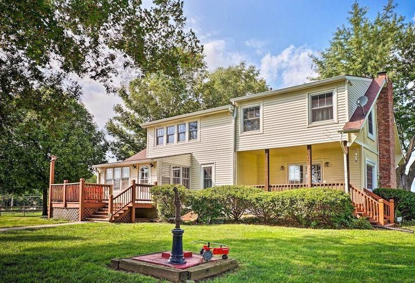 Remodeled Historic Farmhouse ~20 Mi To Kc!